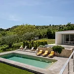 Guestready - Exquisite W/ Pool & Parking 3*