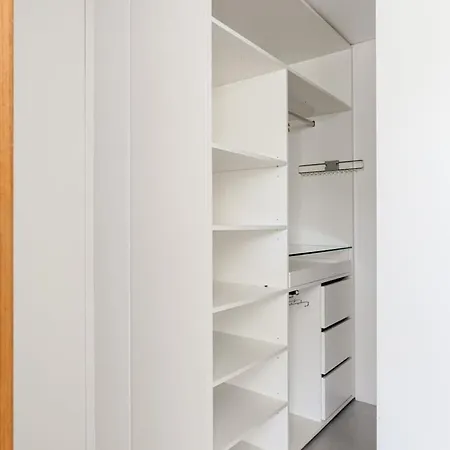 Pensionat Guestready - Exquisite W/ Pool&parking