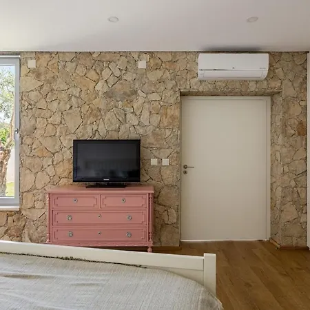 Penzion Guestready - Exquisite W/ Pool & Parking