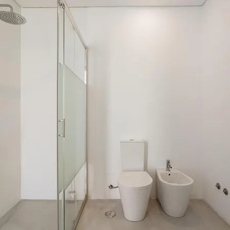 Penzion Guestready - Exquisite W/ Pool & Parking