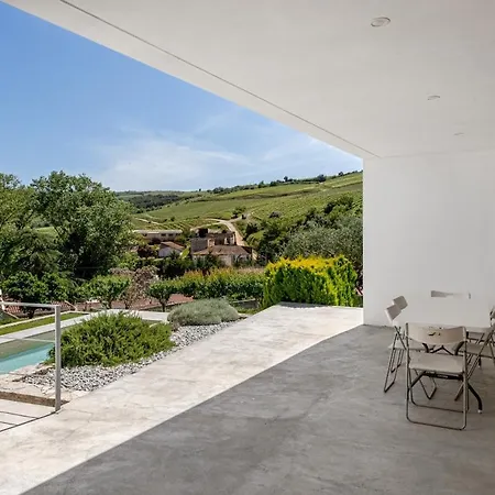 Guestready - Exquisite W/ Pool&parking Pensionat Alenquer