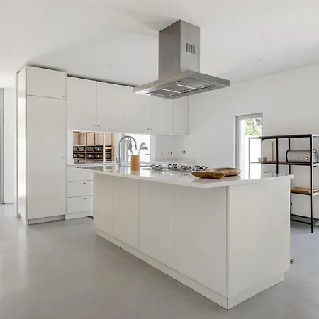 Guestready - Exquisite W/ Pool & Parking Penzion