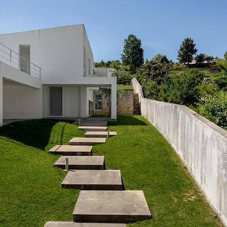 Penzion Guestready - Exquisite W/ Pool & Parking