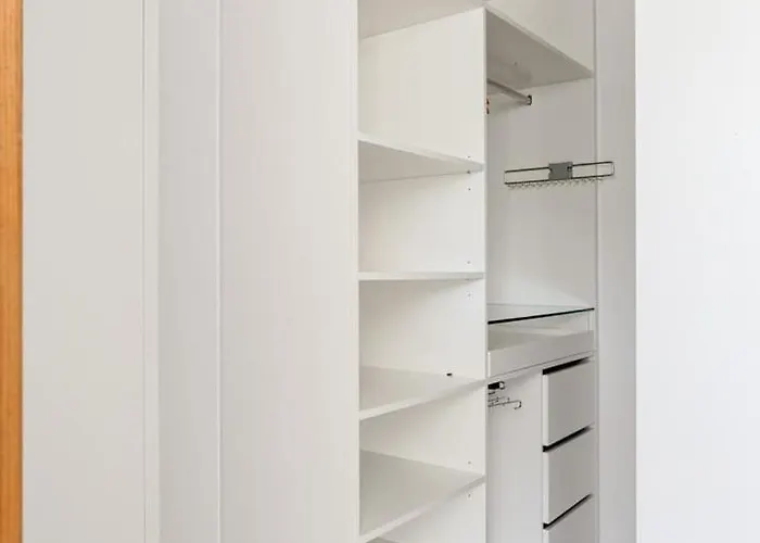 Penzion Guestready - Exquisite W/ Pool & Parking