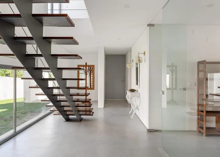 Penzion Guestready - Exquisite W/ Pool & Parking