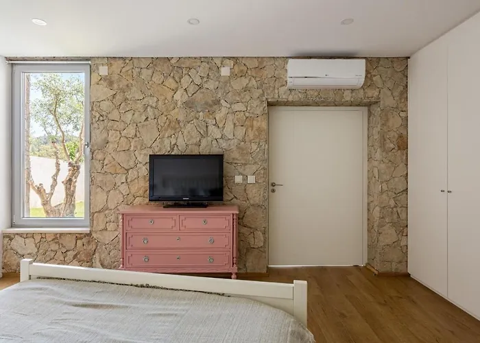 Penzion Guestready - Exquisite W/ Pool & Parking