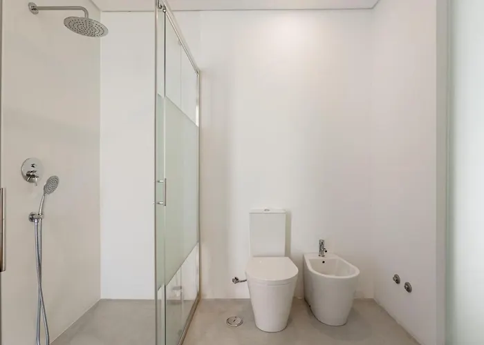 Penzion Guestready - Exquisite W/ Pool & Parking